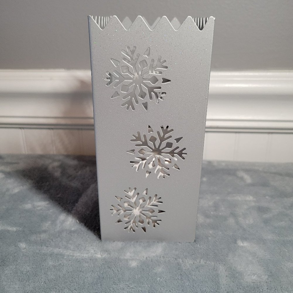 PartyLite SNOWFLAKE LUMINARY Metal Cutout Candle Holder with Votive Cup P7907